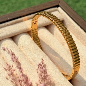 Linea Gold Bracelet