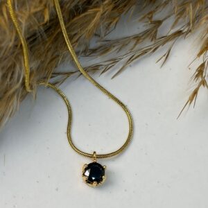 Noir Solitaire (Black solitaire pendant)