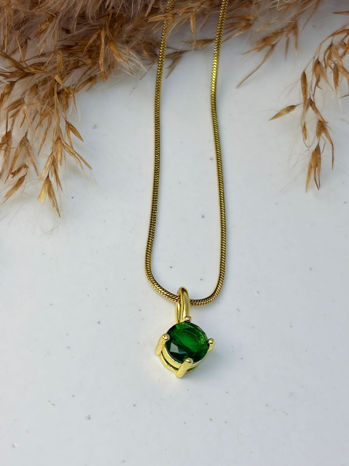 Green round solitaire Chain Pendent