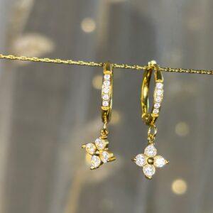 Dainty Flower Huggies